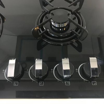 Ενσωματωμένη κουζίνα αερίου μήκους 60 cm με υλικό επιφάνειας θερμαινόμενου γυαλιού και 4 καυστήρες